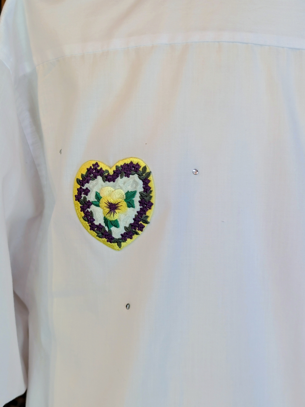 MiLi DESIGNS Embellished Hearts Button-Down Shirt - LG - EVC - Picture 7 of 15